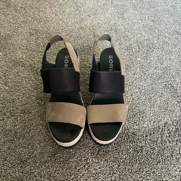 Sorel Women's Black and Tan Sandals - Picture 1 of 2
